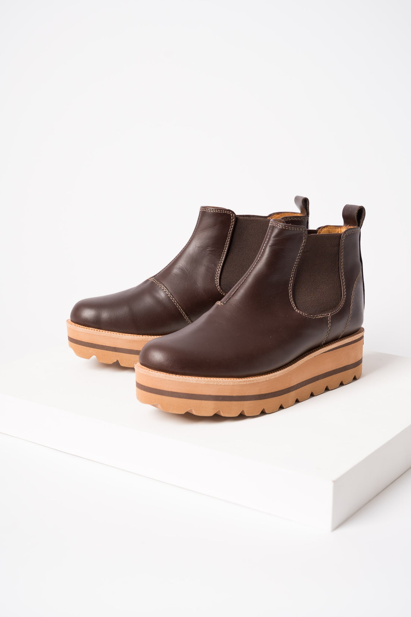 UltraLight Chelsea Boots Chocolate